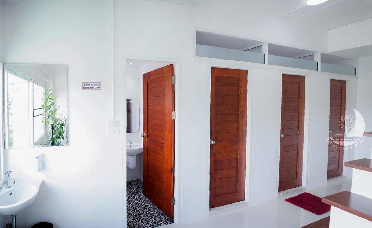 Railway Park Hostel Chiang Mai Buitenkant foto