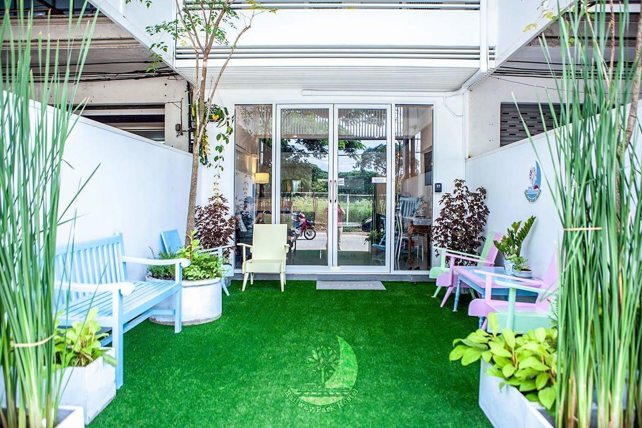 Railway Park Hostel Chiang Mai Buitenkant foto