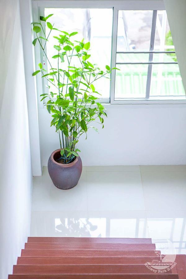 Railway Park Hostel Chiang Mai Buitenkant foto