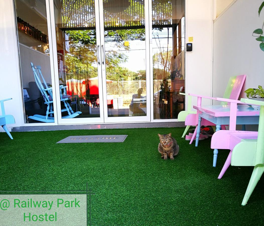 Railway Park Hostel Chiang Mai Buitenkant foto